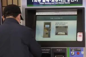 서울시, 지하철 무임승차 70세 상향·버스도 포함 추진