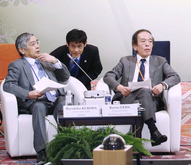 구로다 일본은행 총재와 우에다 신임 총재 후보