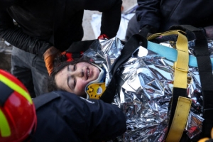 159시간, 153시간 경쟁하듯 ‘기적의 구조‘…지진 사망 3만 3000명 넘어