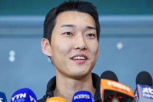 은메달에도 스마일... 우상혁 “또 잘 뛰면 된다”