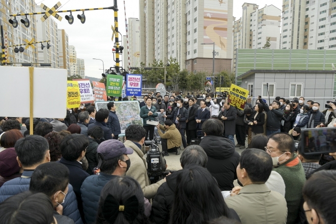 노관규 시장이 경전선 순천 도심 통과는  소음·안전·도시 발전 저해 가 발생한다고 문제점을 설명하고 있다.