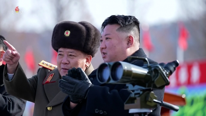 북한 김정은 국무위원장이 참석한 가운데 지난 15일 2023년도 평양시 1만세대 살림집건설사업인 화성지구 2단계 건설 착공식을 개최했다고 조선중앙TV가 16일 보도했다.