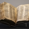 1100년 된 히브리어 성경 경매