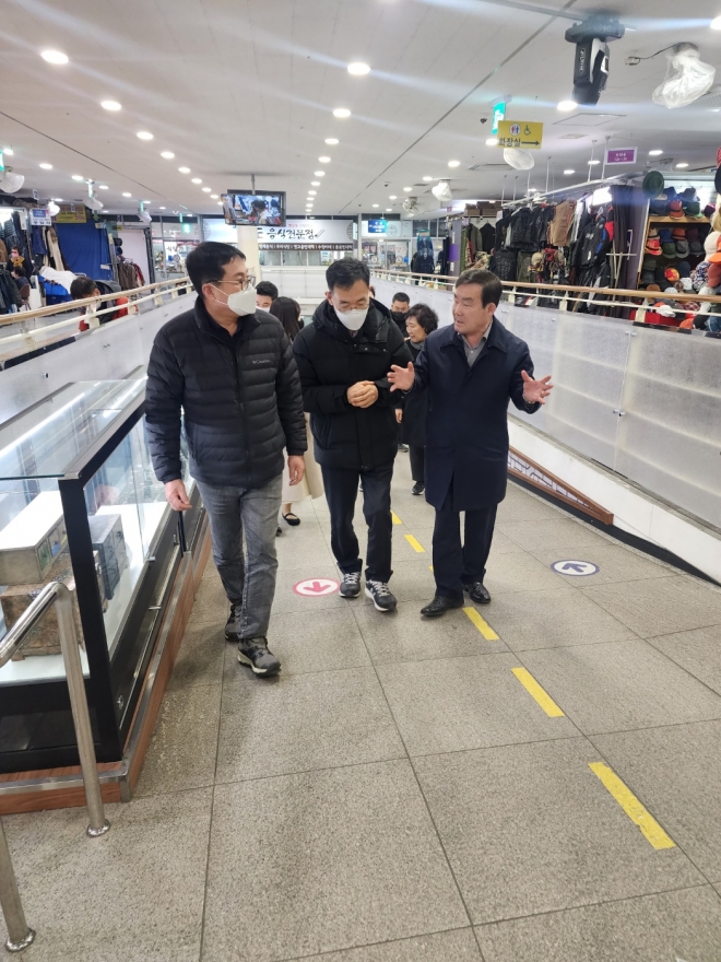 동대문구 서울풍물시장을 방문한 임춘대 의원