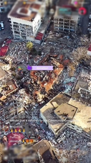 폭발음과 함께 무너진 건물 사진을 보여준 뒤 모금을 독려하는 틱톡 라이브 화면