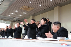 체육경기 관람한 김주애, 고모 김여정보다 상석에 앉아