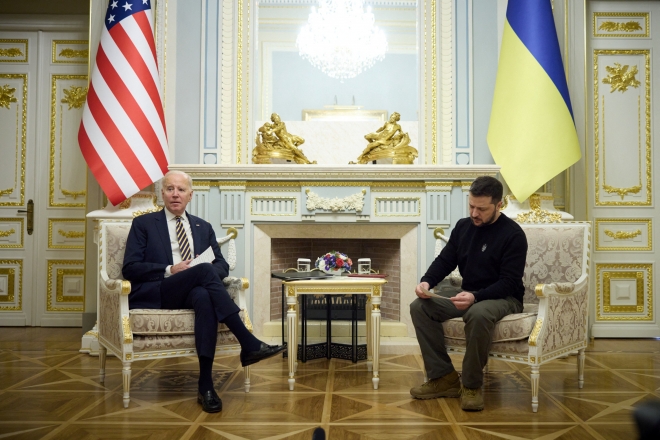 20일(현지시간) 우크라이나 수도 키이우를 깜짝 방문한 조 바이든 미국 대통령이 볼로디미르 젤렌스키 우크라이나 대통령과 회담하고 있다. 2023.2.20 우크라 대통령실