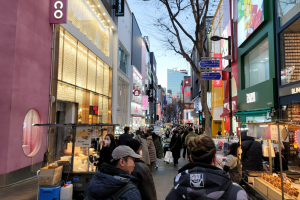 관광버스서 동남아 관광객 우르르…골목상권·유통업계 ‘다시 돌아온 봄’