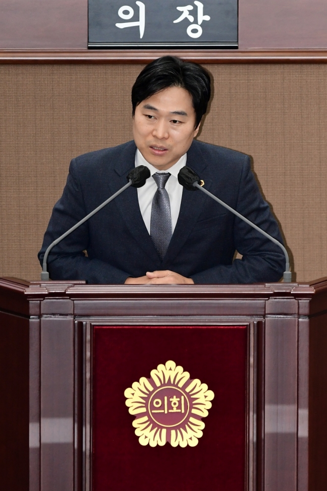 제316회 임시회에서 시정질문을 펼친 이종배 의원