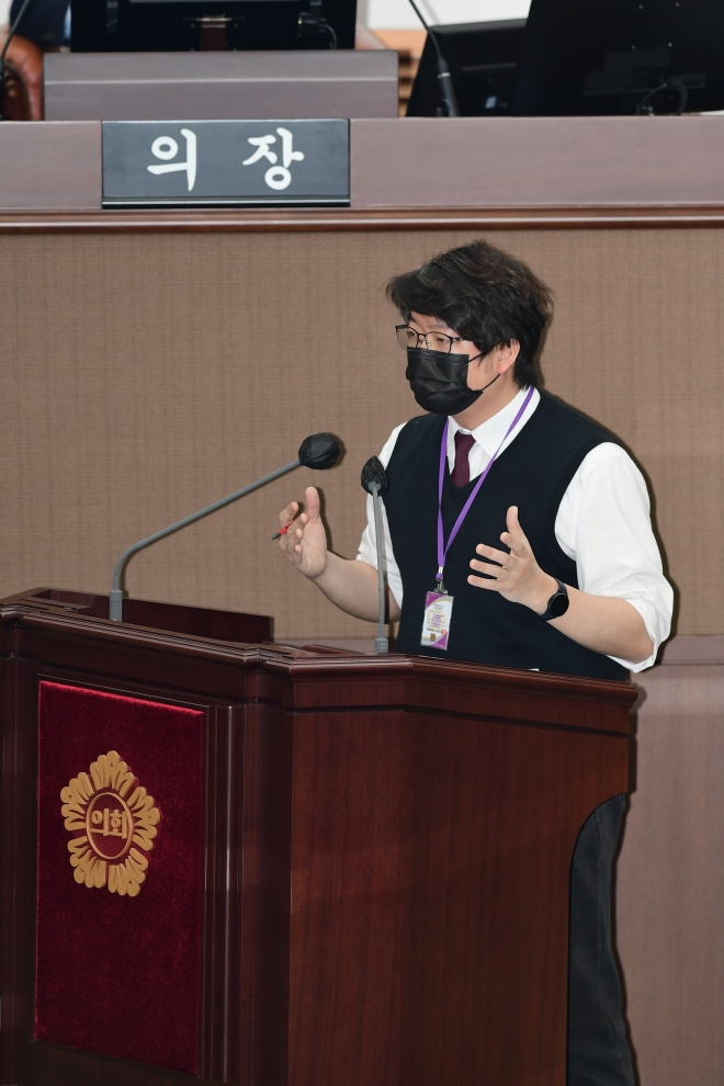 제316회 임시회 제2차 본회의에서 시정질문을 펼친 문성호 의원