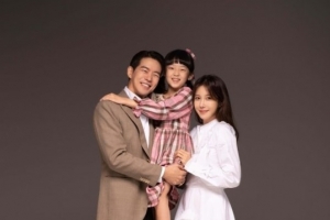이상윤 “함께할 때 편안”…이지아와 결혼사진