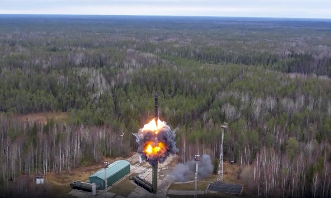 지난해 10월 러시아가 대륙간탄도미사일을 시험 발사하는 모습.