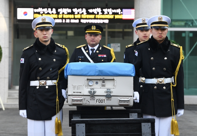 22일 서울 동작구 국립현충원에서 미군 6·25 전사자 유해 봉송식 리허설이 열리고 있다. 사진공동취재단