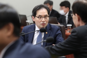 휴대전화 보조금·알뜰폰 사업자 확대… 통신 과점 깬다