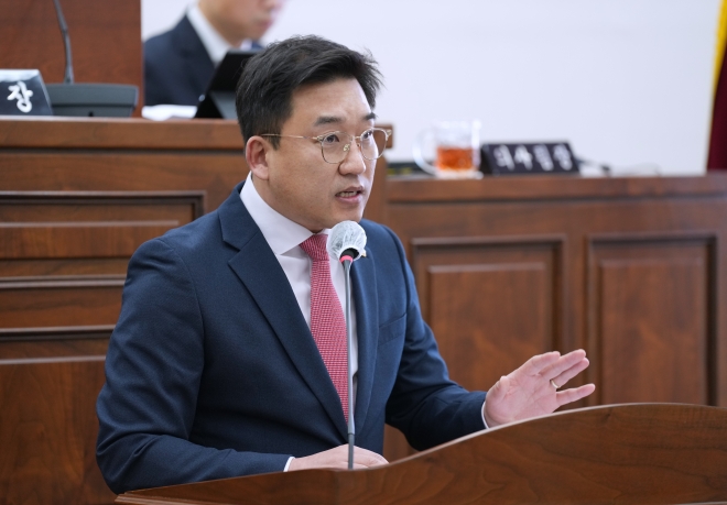 하남시의회 자치행정위원회 소속 임희도 의원이 제318회 하남시의회 임시회 제5차 본회의에서 5분 자유발언을 하고 있다. 하남시의회 제공