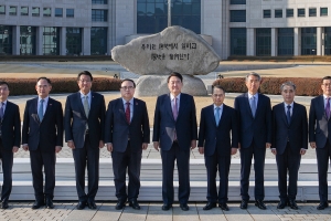 국정원 찾은 윤 대통령 “北 도발 무력화 역량 보여달라”