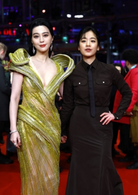 Chinese actor Fan Bingbing (L) and South Korean actor Joo-Young Lee arrive to attend the Closing and Awards Ceremony of the 73rd Berlin International Film Festival ‘Berlinale’ in Berlin, Germany, 25 February 2023. The in-person event ran from 16 to 26 February 2023.  EPA 연합뉴스