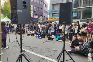 돌아온 거리 공연… 이태원 상권 다시 봄