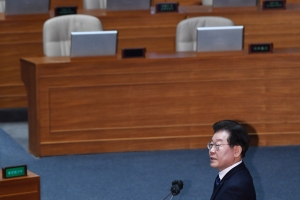 민주당 집단 이탈표에 ‘이재명 리더십’ 치명타...與 “사실상 불신 이재명 사퇴하라”