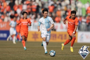 강원 최용수 감독은 전북 김상식 감독의 부탁을 들어주지 못했다