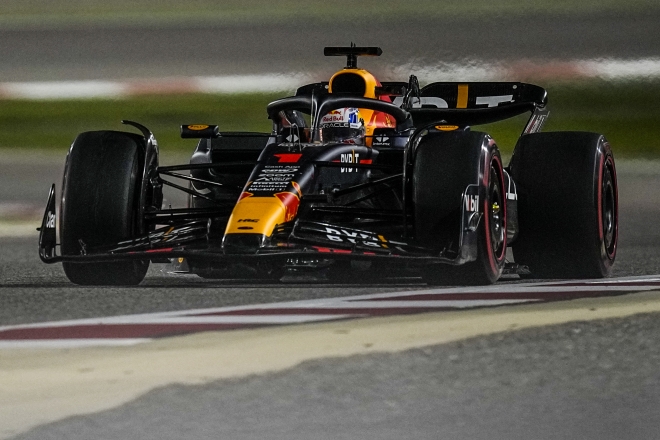 레드불의 막스 페르스타펜이 6일(한국시간) 2023 F1 첫 대회인 바레인 그랑프리에서 우승 질주를 하고 있다. AP 연합뉴스