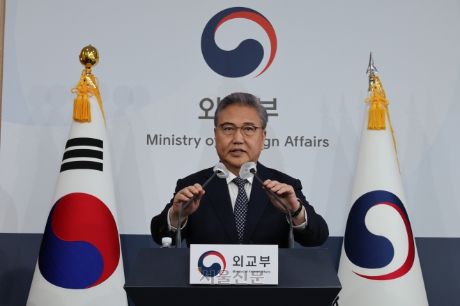 박진 외교부 장관이 6일 서울 종로구 외교부 청사에서 일제 강제동원 피해배상 해법을 발표하고 있다.  안주영 전문기자