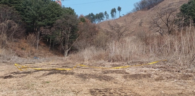 60대 태국인 불법체류 돼지농장 직원 시신이 발견된 야산.  포천이주노동자센터 제공