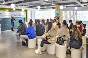 서울관광재단, 수요일마다 외국인 등산객 대상 체험프로그램 운영