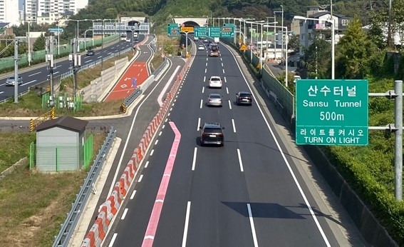 왼쪽에 진출로가 마련된 광주 지산IC가 국내 일반 진출로에 비해 교통사고 위험이 높다는 용역결과가 발표됐다. 광주 지산IC전경. 광주시 제공