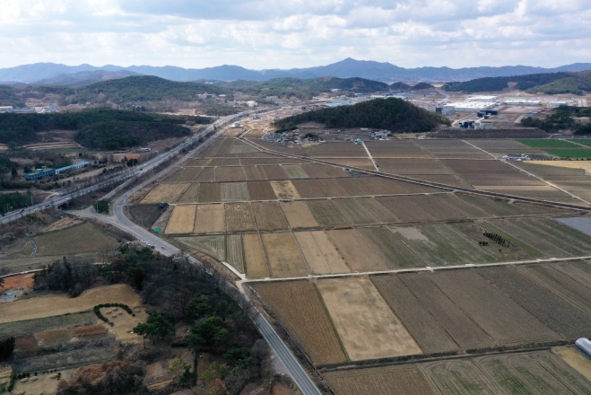 광주시는 15일 국토교통부 선정 신규 국가산단 최종 후보지에 광주 미래 차 산단이 포함됐다고 밝혔다. 미래 차 국가산업단지는 빛그린 산단 인근에 100만평 규모로 조성된다. 사진은 15일 오후 미래 차 국가산단이 들어설 광산구 오운동 일대. 2023.3.15 연합뉴스