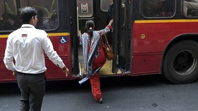 인도 버스는 갖가지 성폭력이 빈번허게 벌어지는 곳으로 악명 높다. AFP 자료사진