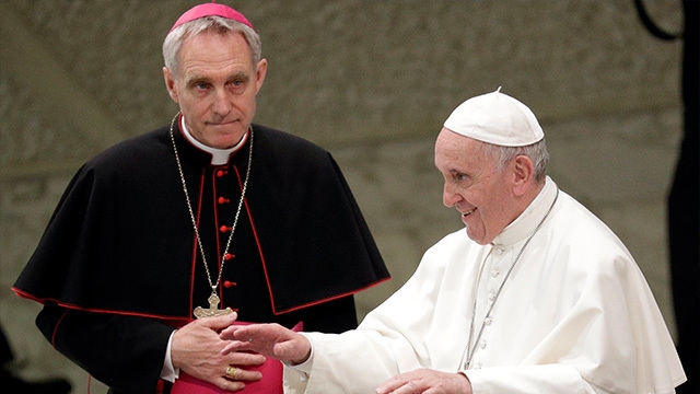 생전 베네딕토 16세 전 교황과 그의 개인 비서였던 게오르크 겐스바인 대주교 모습. AP 자료사진 연합뉴스