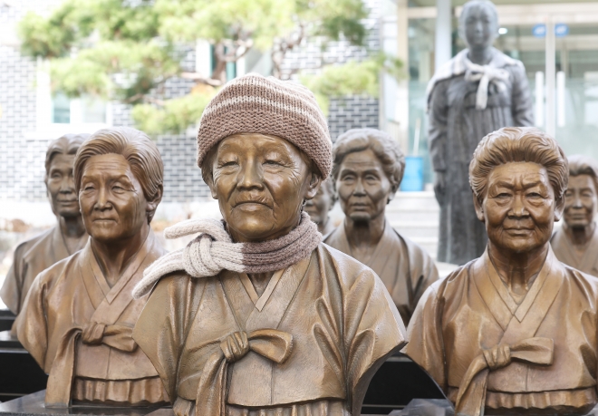 고인이 된 일본군 위안부 피해 할머니들의 흉상