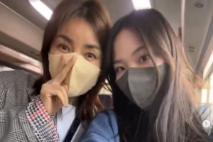 신애라 큰딸 ‘꽃미모’ 연예인들이 더 난리