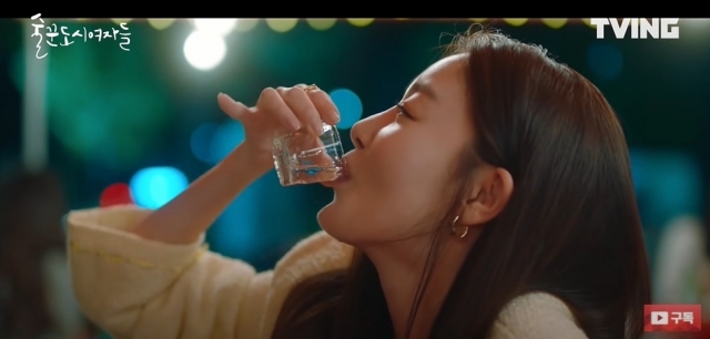 ‘술꾼도시여자들’ 드라마 중 한 장면. tvN 공식 유튜브 캡쳐