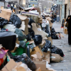 “정년 2년 연장 반대”…청소부 파업으로 1만t 쓰레기 쌓인 파리