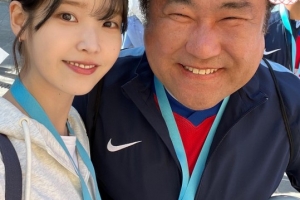 ‘이종석♥’ 아이유, 듬직한 男배우와 ‘다정 셀카’