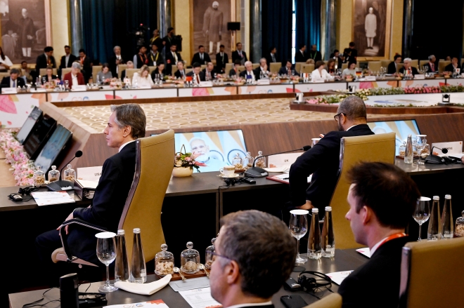 토니 블링컨(맨 왼쪽) 미국 국무부 장관이 2일(현지시간) 인도 뉴델리에서 열린 주요 20개국(G20) 외교장관 회의에 참석하고 있다. 2023.3.3 로이터 연합뉴스