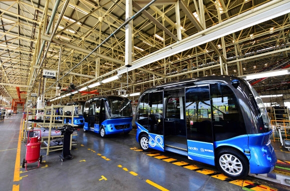 중국 푸젠성 샤먼의 자동운전버스 공장. 신화 연합뉴스