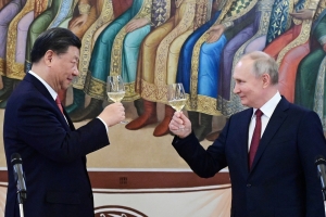 푸틴 동생 보듯, ‘보스’는 시진핑이었다…중러 정상의 몸…