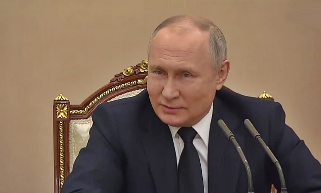 블라디미르 푸틴 러시아 대통령은 25일(현지시간) 국영TV 로씨야24와의 인터뷰에서 “알렉산드르 루카셴코 벨라루스 대통령이 오랫동안 러시아에 전술핵 배치를 요청했다”며 양국 간 전술핵무기 배치 합의 사실을 공표했다. 2023.3.25 로씨야24