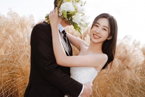 박지현 남편 사진 화제…“16살 연상에 훈남 비주얼”