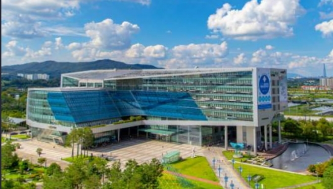 경기 성남시 중원구 성남시청 전경.