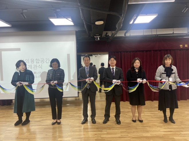 지난 20일 연희중학교 ‘연희다락’ 개관식에 참석한 김용일 의원