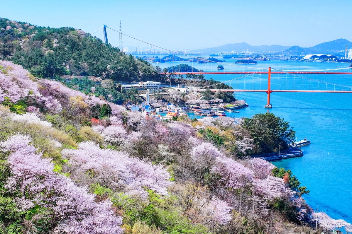 경남 남해군 남해대교 주변 풍경. 남해군 제공