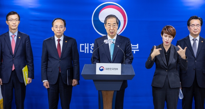 한덕수 국무총리가 29일 오후 서울 종로구 정부서울청사에서 양곡관리법 거부권을 대통령에게 공식건의하는 대국민 담화하고 있다.  연합뉴스