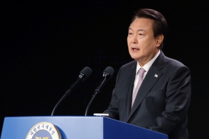 尹 “부패가 민주주의 위협·자유 억압”… 인태 민주주의 위해 1억달러 지원