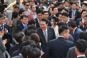 [사설] ‘보수지지층만 본다’는 쓴소리, 與 새겨들어야