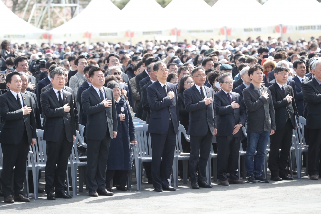 3일 4·3평화공원 위령광장에는 한덕수 국무총리, 원희룡 국토부장관, 오영훈도지사, 유족회, 도민 등 2만여명이 참석한 가운데 75주년 4·3희생자 추념식을 거행하고 있다. 제주도 제공