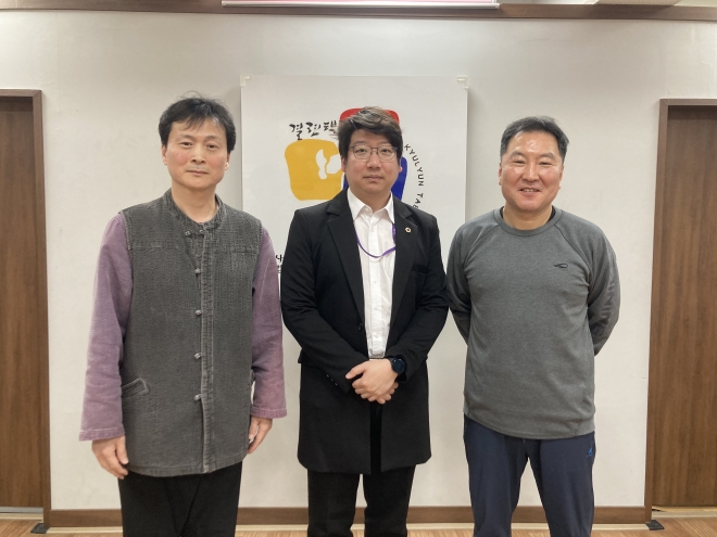 지난달 31일 사단법인 결련택견협회 도장을 방문한 문성호 의원(가운데)